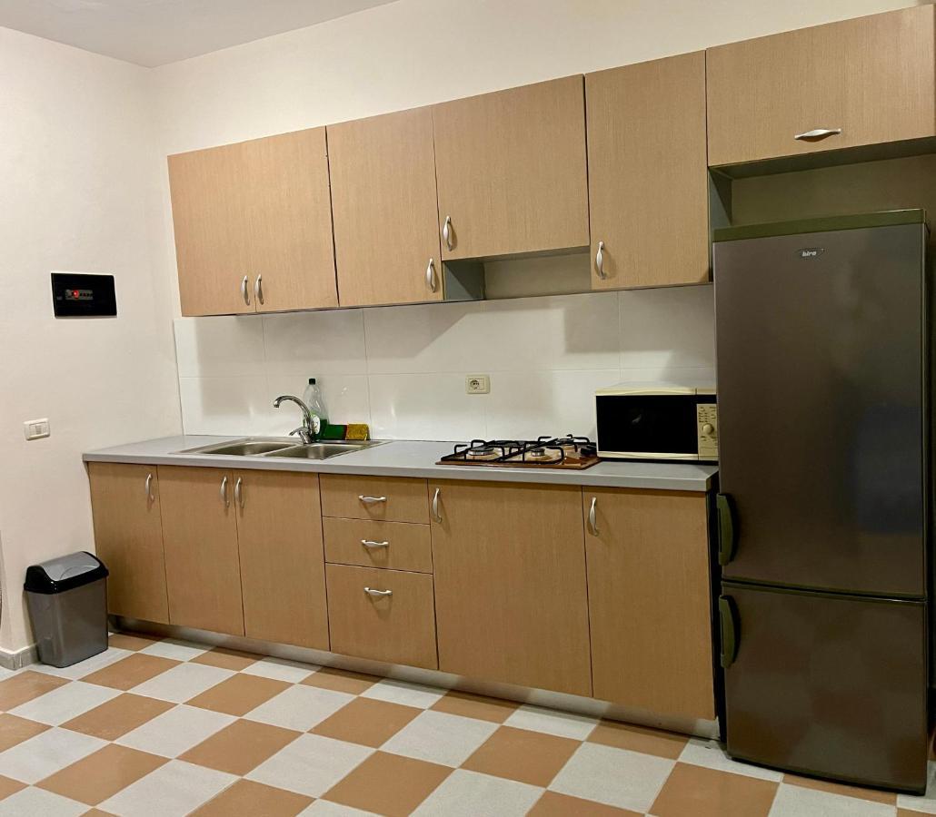 Lovely Studio Apartment Beachfront Durrës Exteriör bild