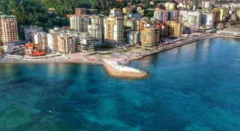 Lovely Studio Apartment Beachfront Durrës Exteriör bild